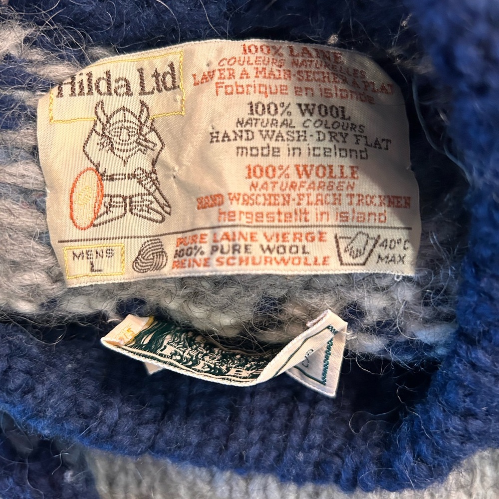 L.L. Bean Vintage Navy and Gray Crewneck Sweater - Picture 3 of 3